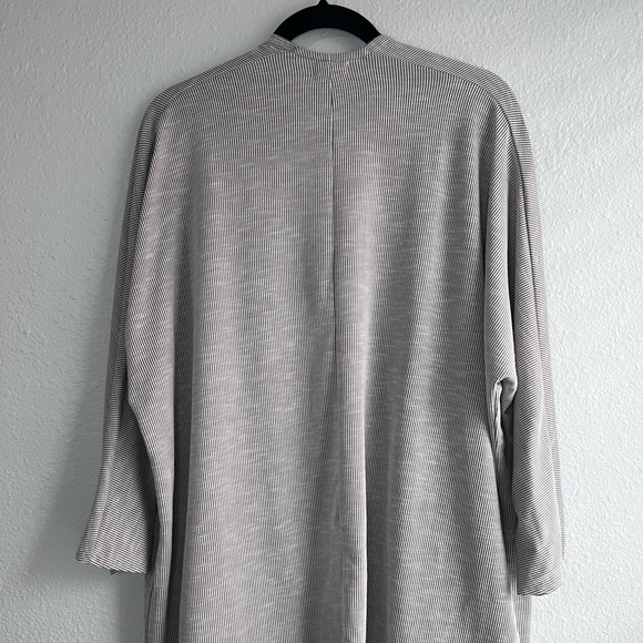 DONNI. Open front Gray Sweater Coat Size Unique - Picture 4 of 10